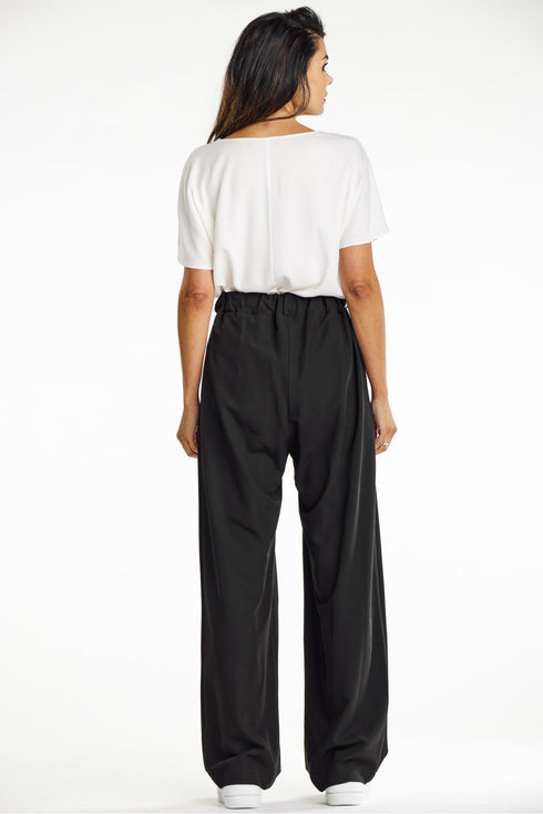 Women trousers model 200573