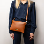 Pochette femme MIRA en cuir grainé souple avec bandoulière