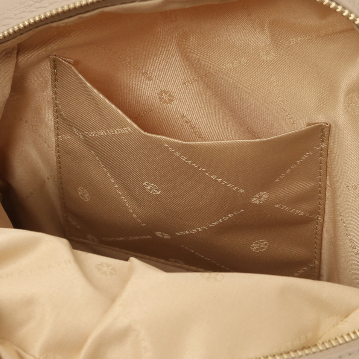 Sac à dos femme ELARA compact en cuir grainé à poche zippée
