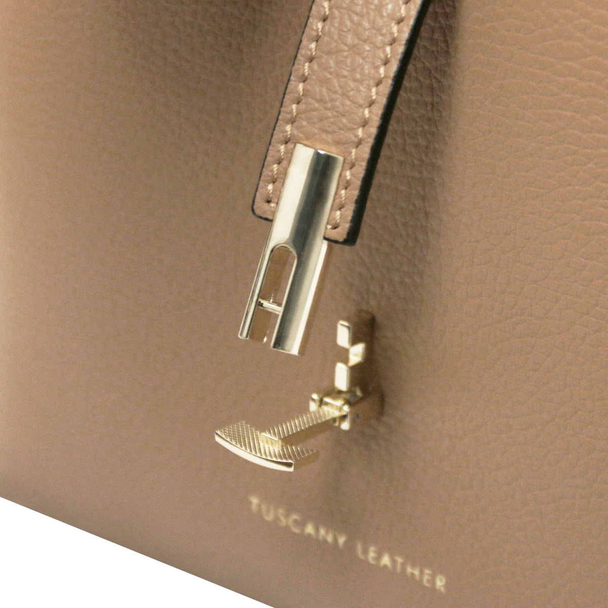Sac cabas femme AGATHA structuré en cuir forme trapèze à fermoir