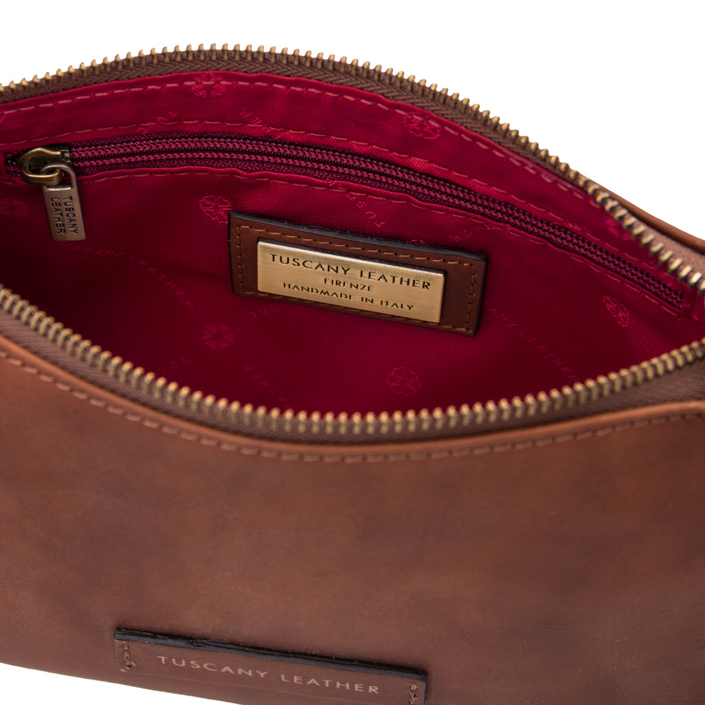 PARFAIT — Sac pochette en cuir pleine fleur