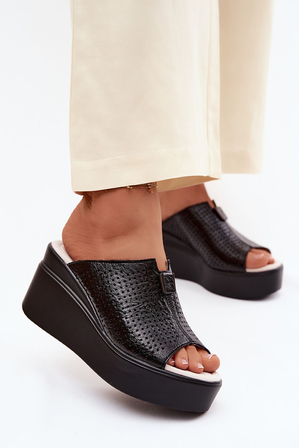 Buskin model 227430 Step in style  Main image